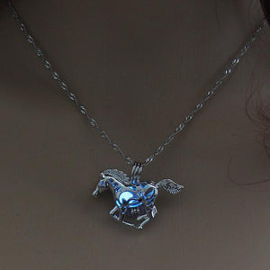 Glowing Horse Necklace - Andredamart